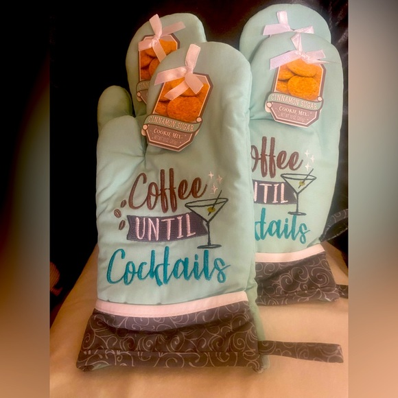 COFFEE UNTIL COCKTAILS Oven Mitt With Cinnamon Sugar Cookie Mix - Picture 1 of 11